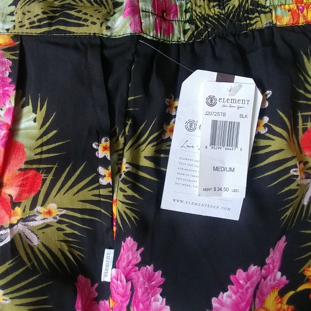 Element Shorts - Picture 3 of 4